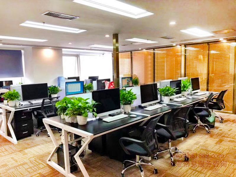 會(huì)展中心地鐵口現(xiàn)代國際商務(wù)大廈多套辦公室出租，網(wǎng)絡(luò)技術(shù)服務(wù)完善，圖片實(shí)拍，租客免擁